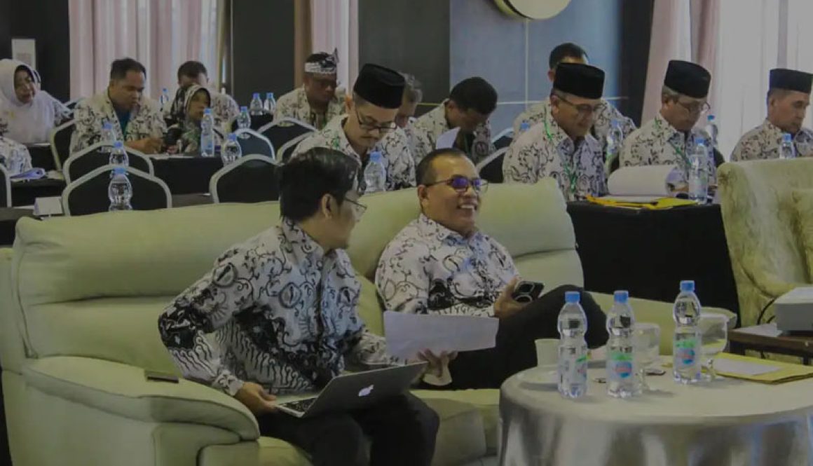 12 PGRI Kabupaten Kota Hadiri Konferensi IV PGRI Riau