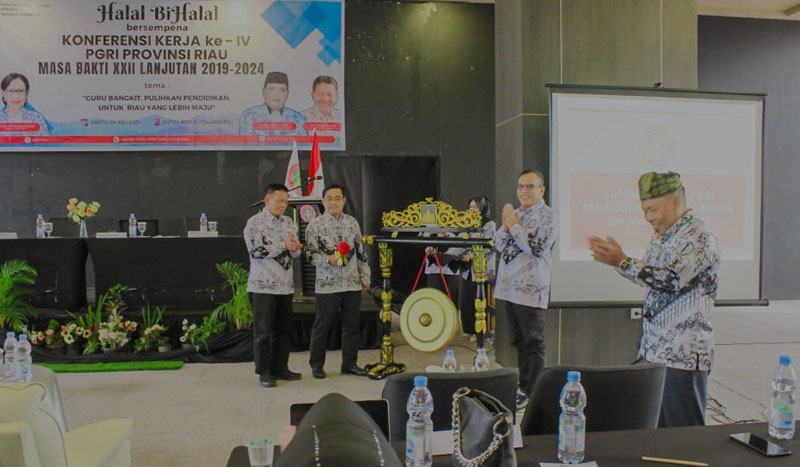 12 PGRI Kabupaten Kota Hadiri Konferensi IV PGRI Riau Tahun 2024