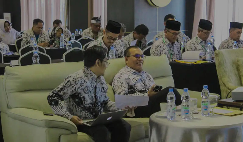 12 PGRI Kabupaten Kota Hadiri Konferensi IV PGRI Riau