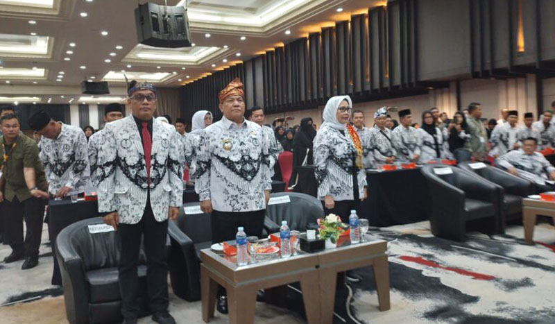 Ketum PB PGRI Pusat Prof Unifah Rosyidi Hadiri Konferensi PGRI Riau ke XXIII