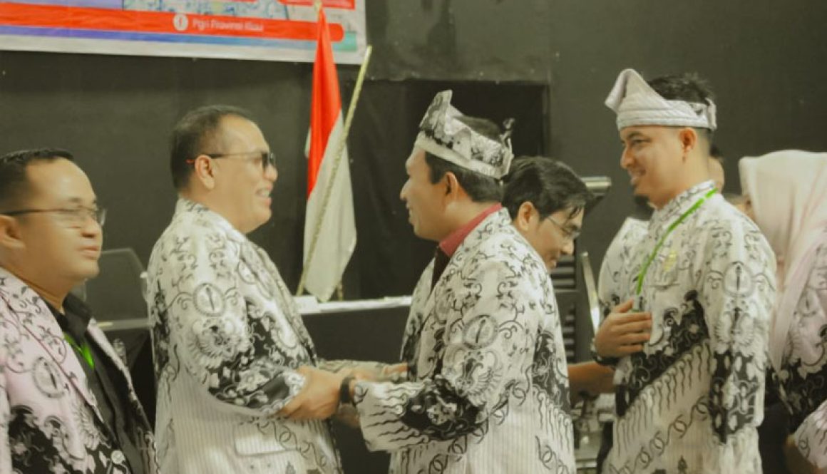 Konkerprov IV PGRI Riau 12 PGRI Kabupaten Kota Beri Sinyal Dukung Kepemimpinan Adolf Bastian Dilanjutkan