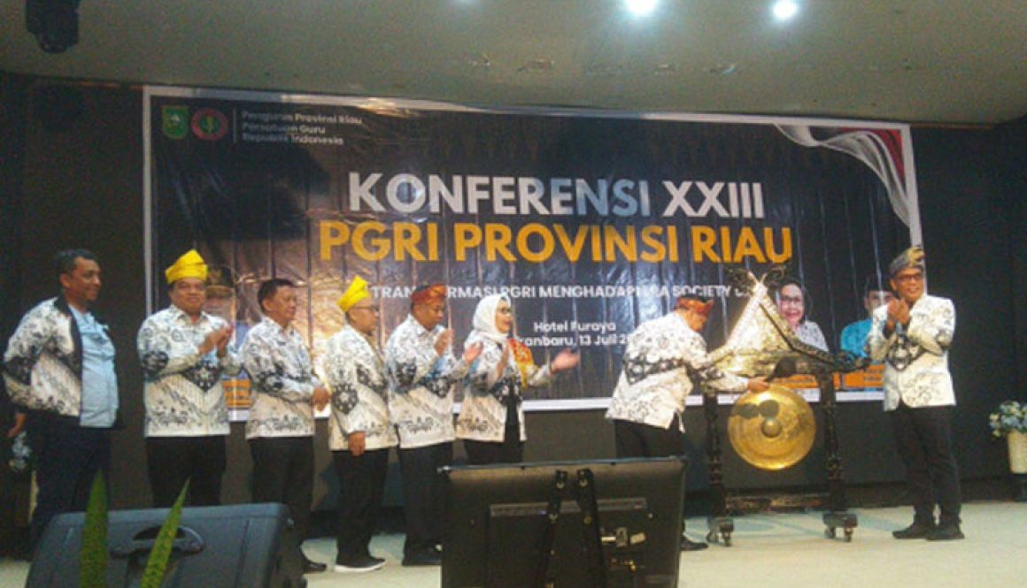 Pj Gubri Buka Konferensi XXIII PGRI Riau, SF Hariyanto Pendidikan Dasar Membangun Bangsa