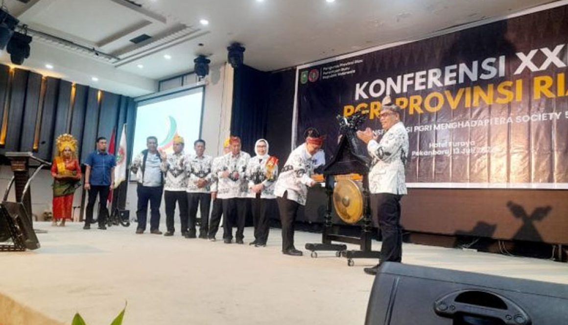 Pj Gubri Sebut PGRI Mitra Pemerintah untuk Kemajuan Pendidikan